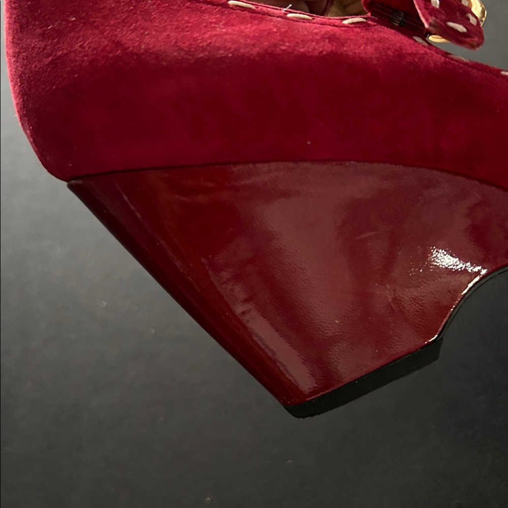 Franco Sarto red suede shoes with stitching - Picture 5 of 5